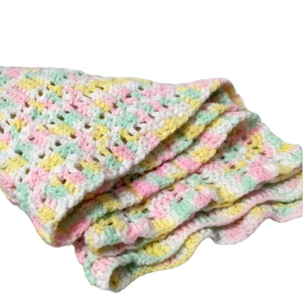 Beautifully stitched multi colored hand made crochet baby throw.‎ Sz 22” x 42”